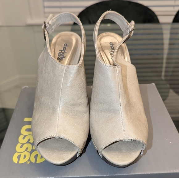 Charlotte Russe Women's Tan Wedge Sandals - Picture 4 of 4